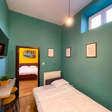 Charming Retreat In Bucharest's Old Town Boekarest