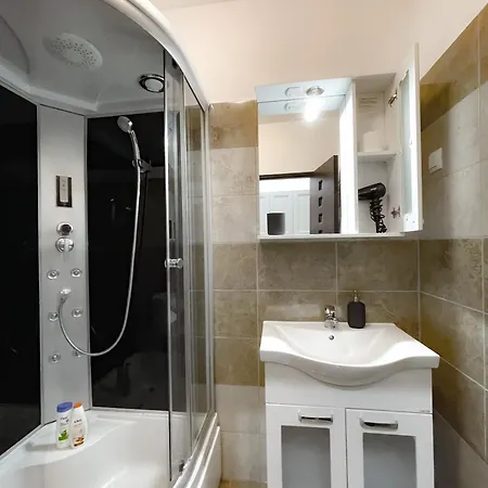 Charming Retreat In Bucharest's Old Town Appartamento *