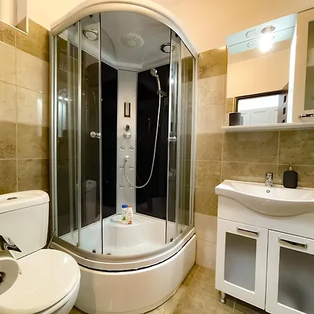 Charming Retreat In Bucharest's Old Town * Bucarest