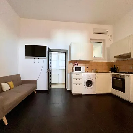 Apartment Charming Retreat In Bucharest's Old Town Bucharest